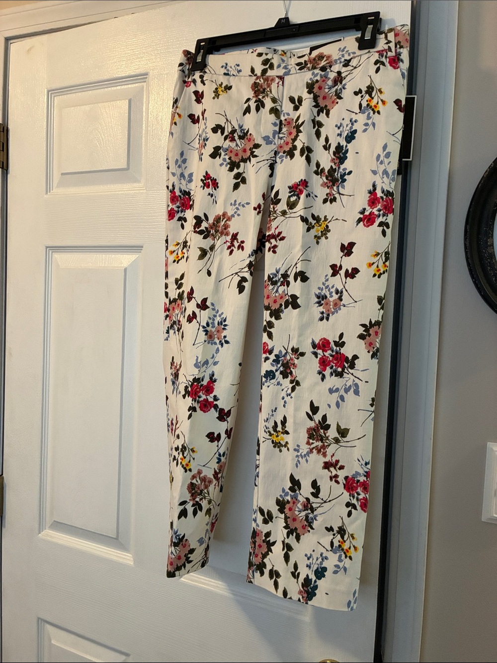 Jules & Leopold White Floral Capris with Pink, Blue & Yellow Accents